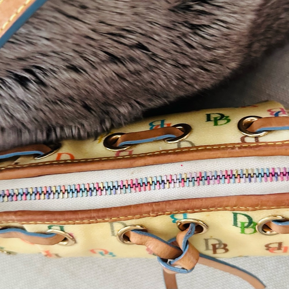 Dooney & Bourke Iconic Y2K 🌈 Rainbow Monogram Logo “IT” Shoulder Bag!!! - Picture 4 of 4